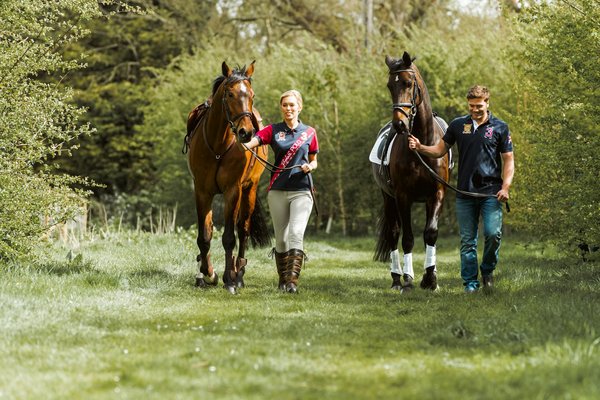 Quels sont les critères pour choisir une location de vacances en bord de mer en Normandie avec des cours de kitesurf et des balades à cheval ?